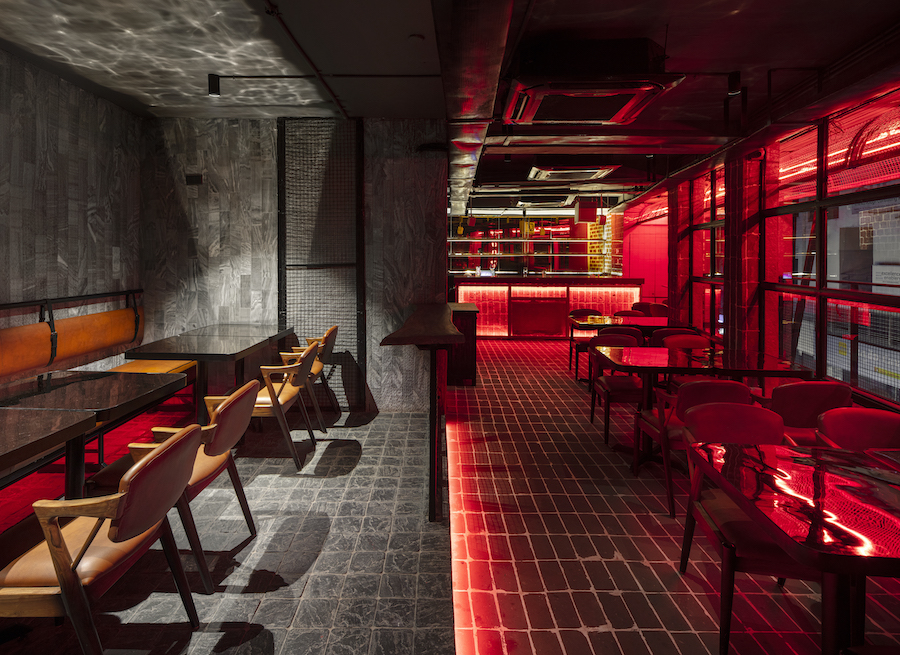 Rediscover the eccentric essence of Japanese street bars in the heart ...