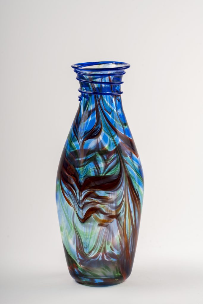 Break the mold with the fusion of art and design of this vase ...