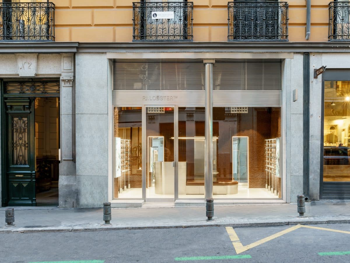 Look through the avant-garde perspectives of this optical store in ...